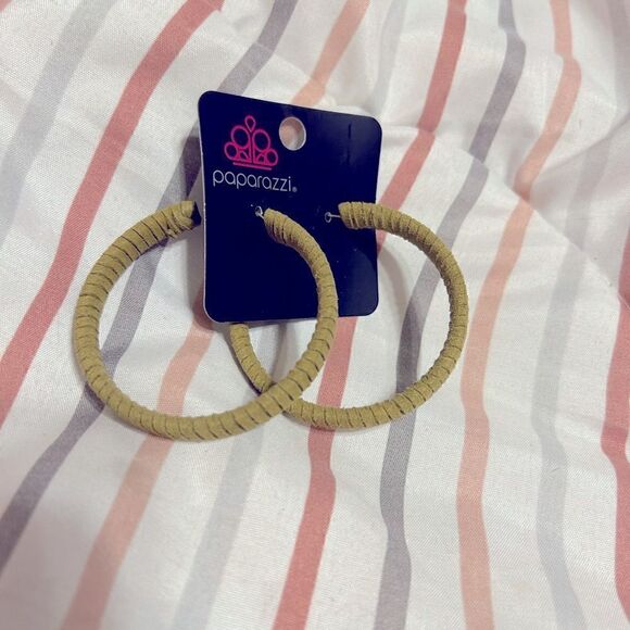 NWT Paparazzi Jewelry Hoop Earrings - Picture 1 of 6